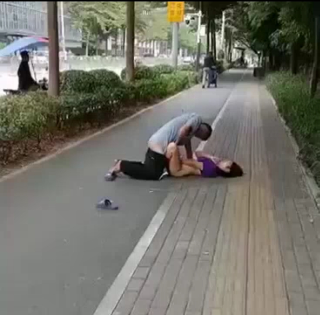 Couple Having Sex In Middle Of Public Road