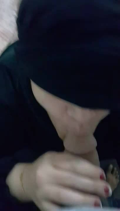 Pakistani Mature Bhabhi Giving XXX Blowjob