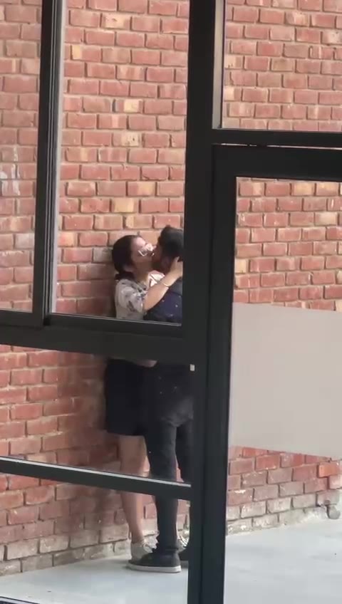 Spying On Lover’s With Camera Zoom