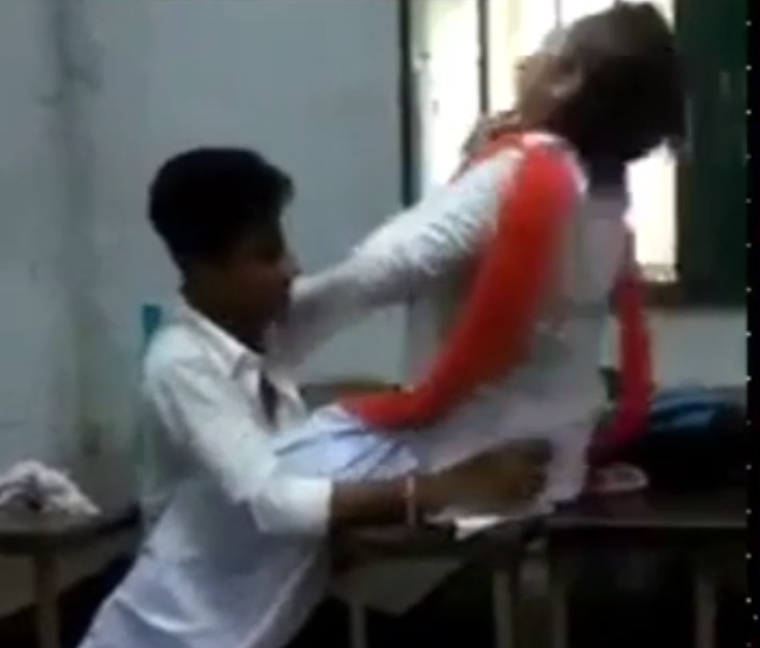 Student Having Romance Infront Of Classmate’s
