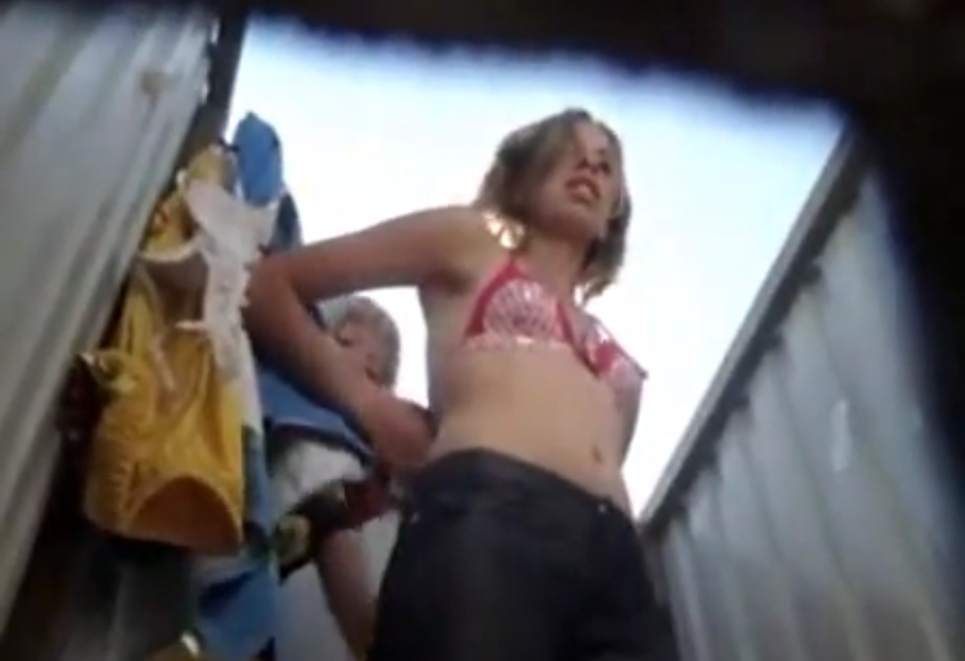 Dad Record His Own Daughter In Beach (Secretly)