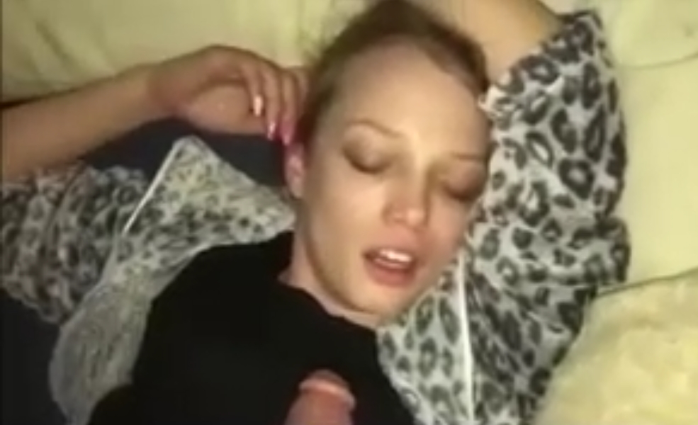 Unconscious Girl Mouth Fucked (DarkClip)