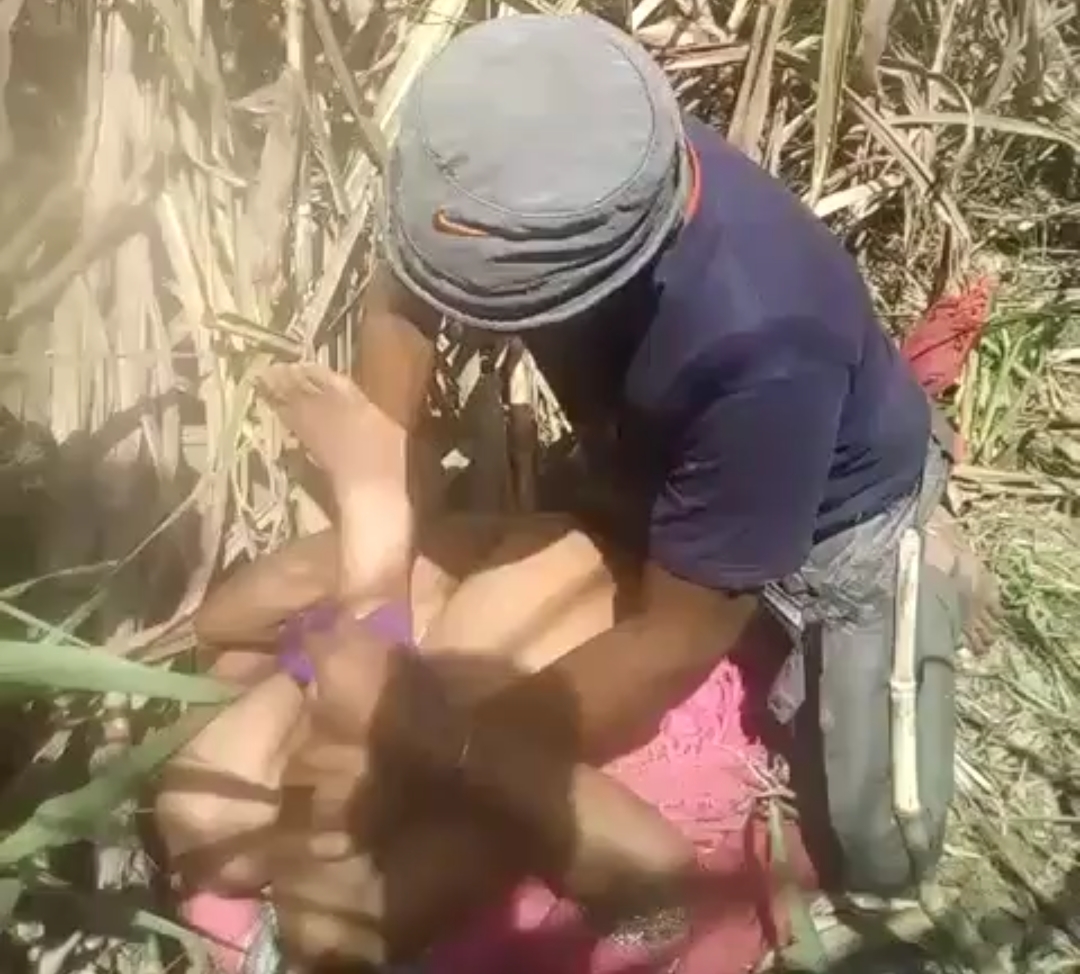 Local Trying To Fuck Girl Forcefully In Field