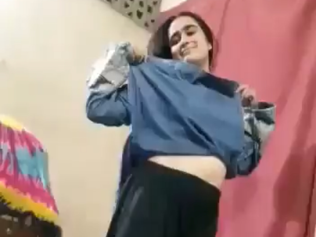 Mom Showing Nude Body To Son