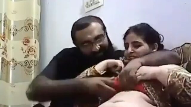 Pakistani Mother Cheating Caught On Hidden Camera