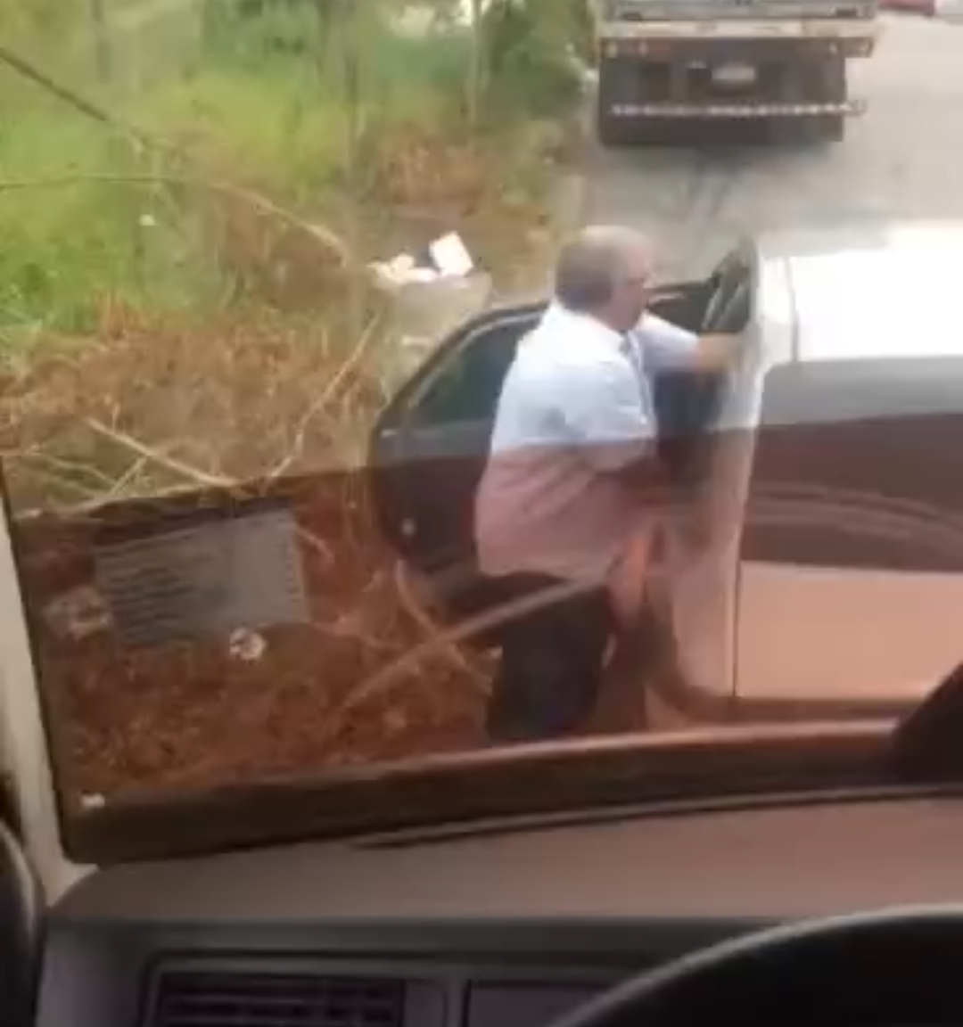 Old Man Having Sex Openly In Road